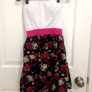 Floral strapless dress