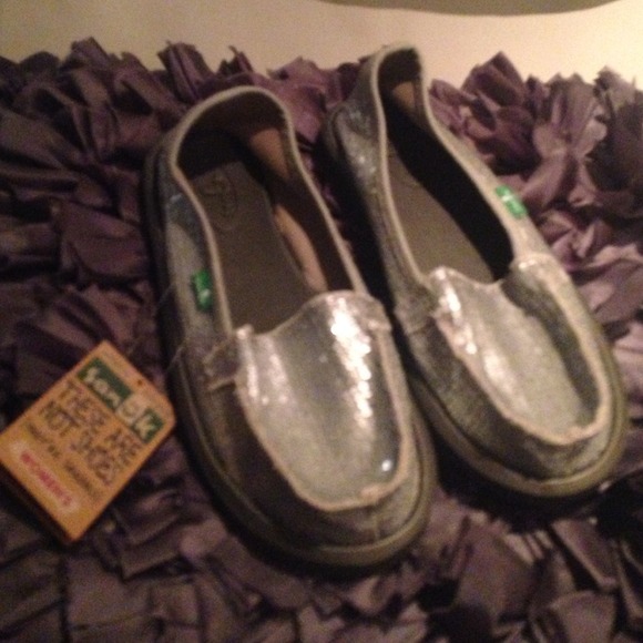 Sanuk silver Sequin BNWT