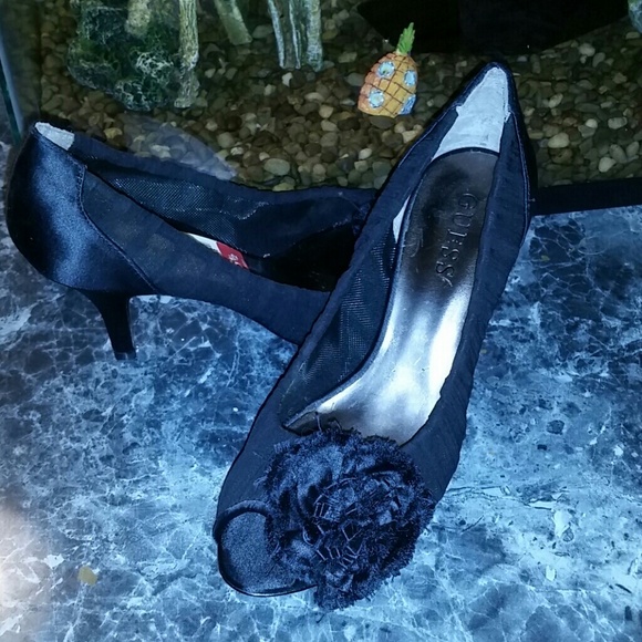 Guess - Picture 2 of 3