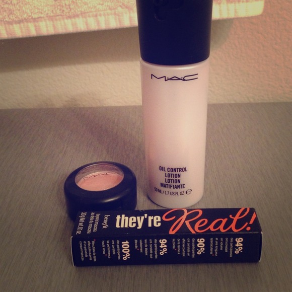 Lowered price !!!!MAC!! ❤️❤️❤️