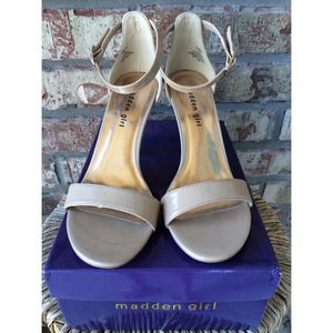 Madden Girl "Darrlin" nude patent dress shoe
