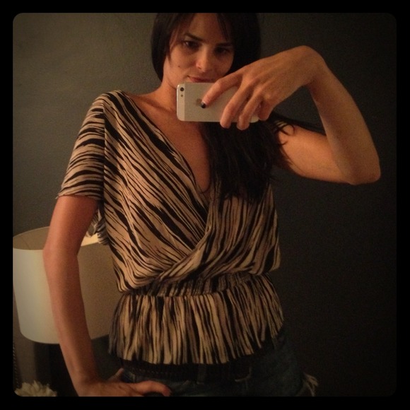 SOLD Kenneth Cole black & cream patterned top
