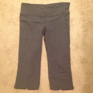 Lululemon Gather & Crow Crop 12 - Coal