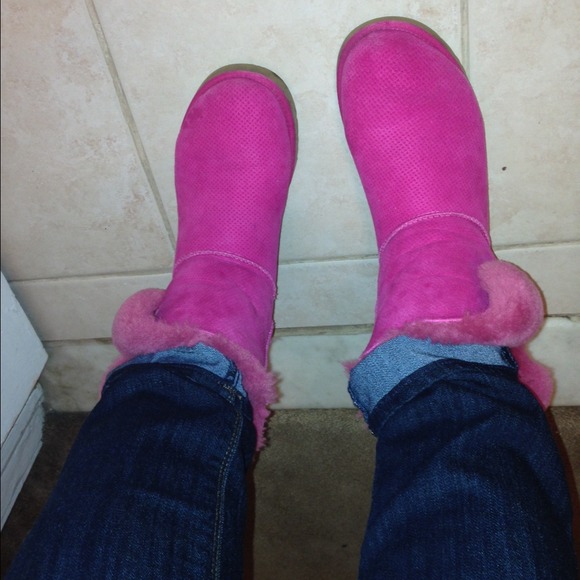 Pink uggs - Picture 2 of 4
