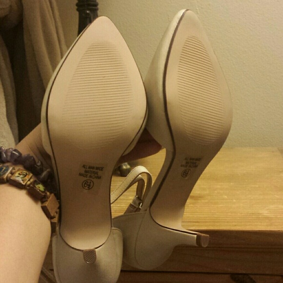 Pointy toe double strap pumps - Picture 3 of 3