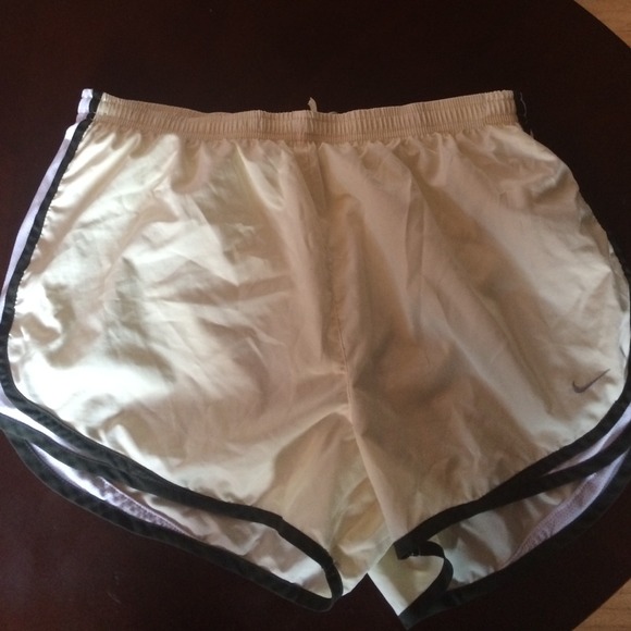 Nike Women's Tempo shorts - Picture 1 of 4