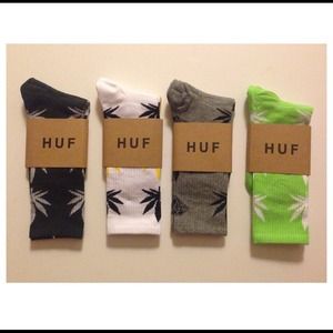 4 pairs of HUF socks +2