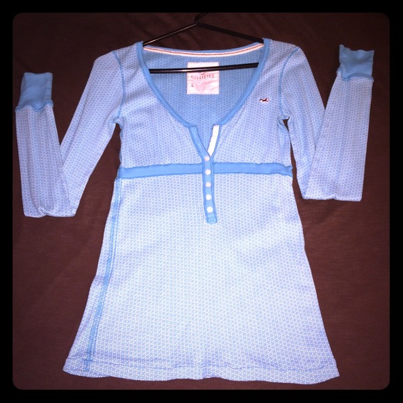 💙Blue Hollister Long-sleeve Top
