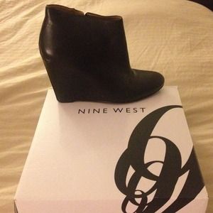 nine west black wedge boots