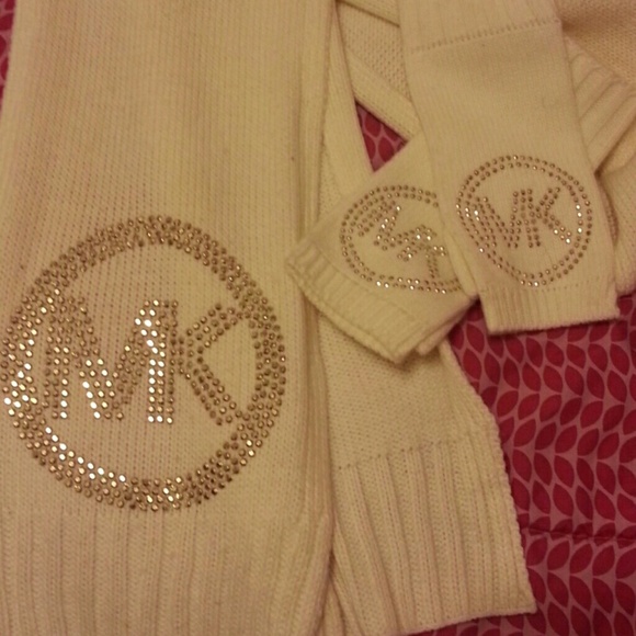 Michael kors scarf and gloves