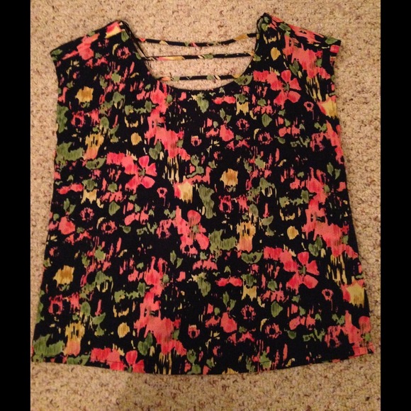 Cute top with bright bold colors!