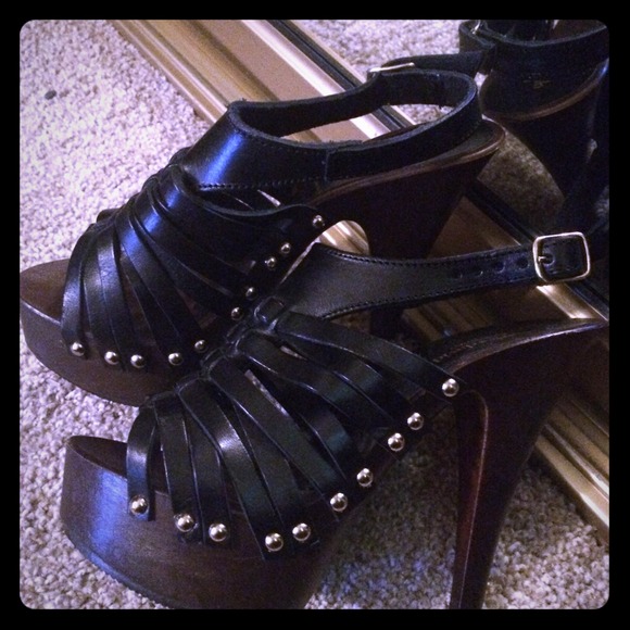 Black heels size 7