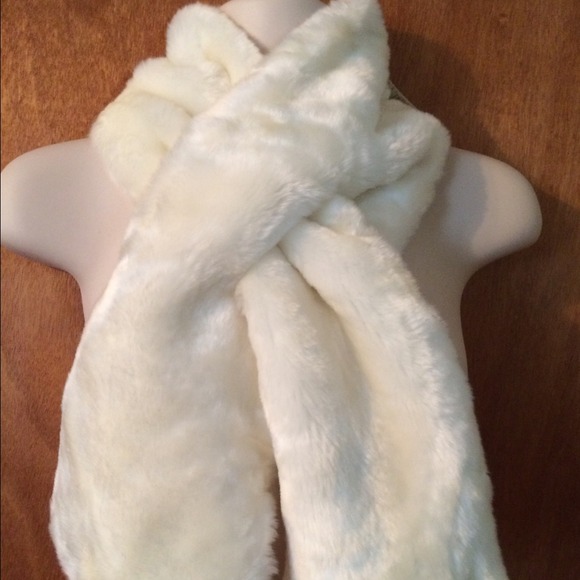 White Faux Fur Short Neck Scarf