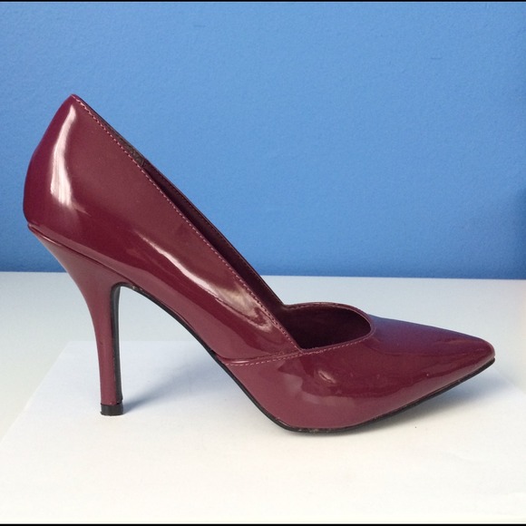 Pointed toe heels