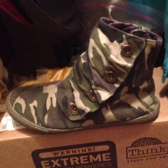 Blowfish camo booties (on hold)