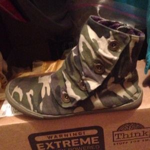 Blowfish camo booties (on hold)