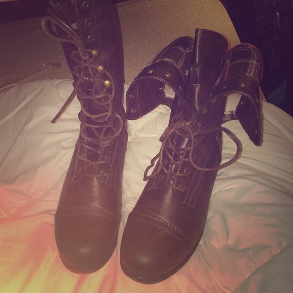 Combat boots