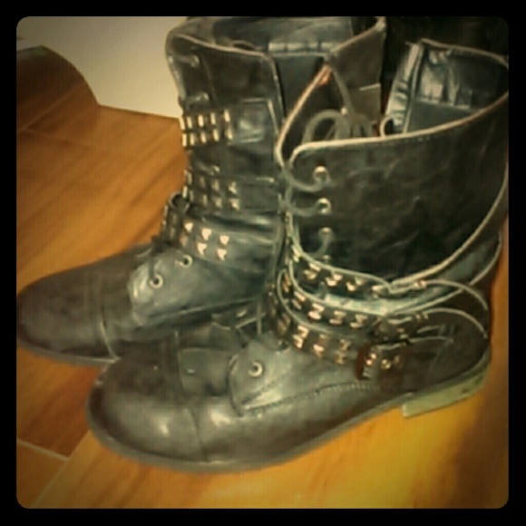 Combat boots
