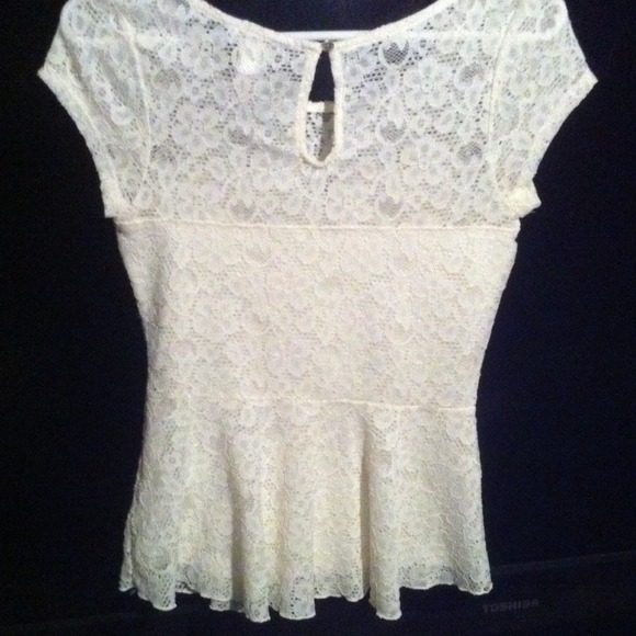 Never Worn! Lace Cream Size Small Top - Picture 3 of 3