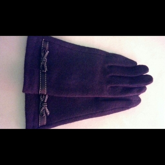⬇REDUCED⬇Women's black gloves