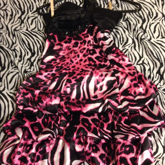 🎀Pink Leopard/Zebra Print Dress - Homecoming 👑
