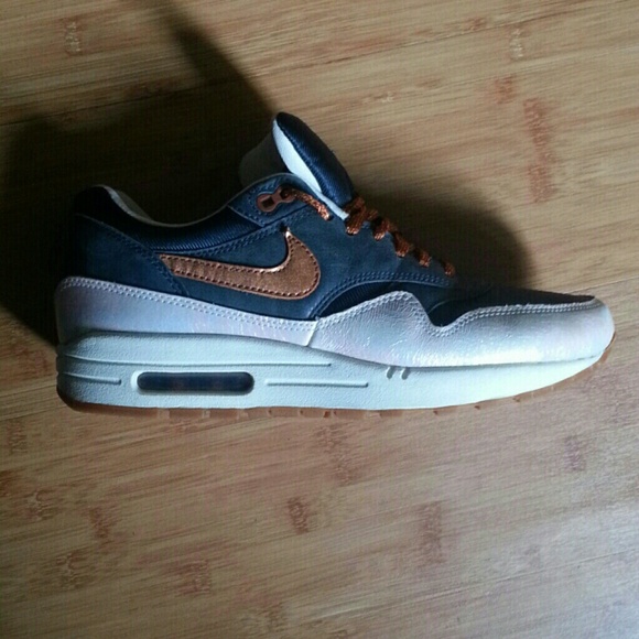 SOLD Nike WMNS Air Max Premium "Armory Navy"