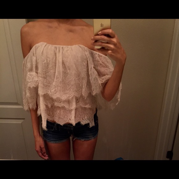 ❌ DONATED ❌ Rue 21 Laced Romantic Flowy Top