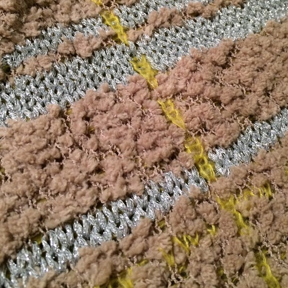 🚫BUNDLED🚫tout ā coup camel & silver Sweater - Picture 3 of 4