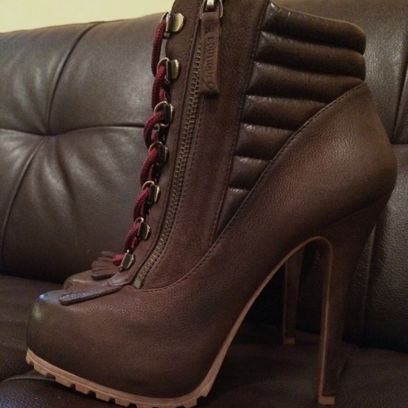 Boutique 9 Combat Boots sz 6 ❗️FINAL REDUCTION!