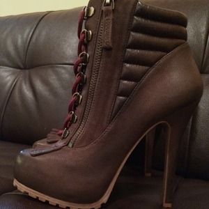 Boutique 9 Combat Boots sz 6 ❗️FINAL REDUCTION!