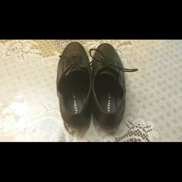*SOLD* Madden Girl Black Oxford Flats size 6.5 - Picture 2 of 4