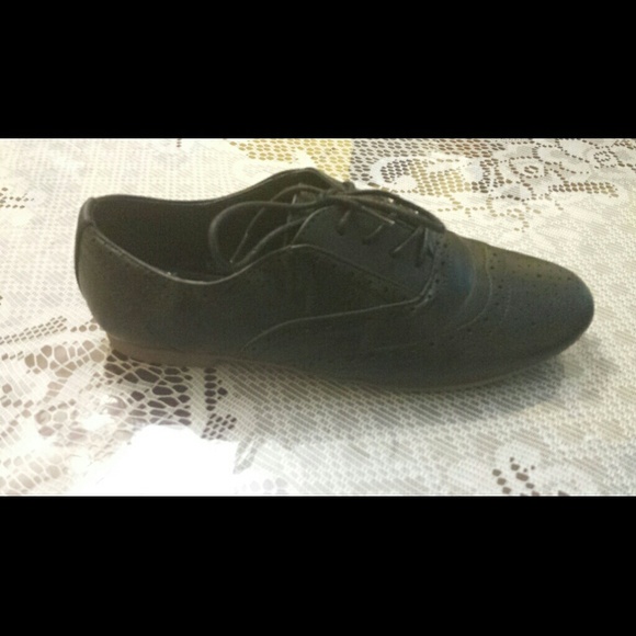 *SOLD* Madden Girl Black Oxford Flats size 6.5 - Picture 4 of 4