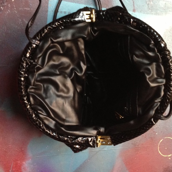 Vintage Viva Crossbody - Picture 2 of 4