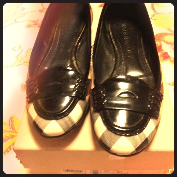 Burberry flat shoe