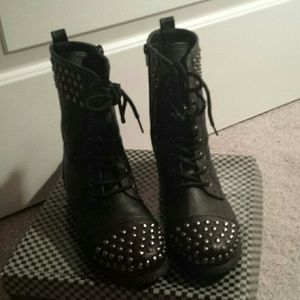 Combat boots with spikes
