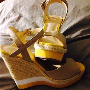 Nude and yellow wedges.