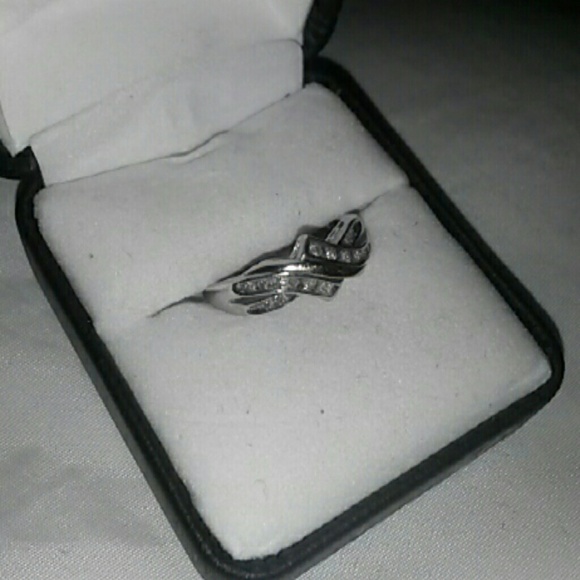 Diamond wedding band