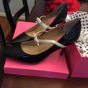 Isaac mizrahi patent pumps
