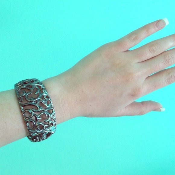 Hinge bracelet - Picture 1 of 3