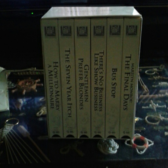 "MARILYN MONROE" - Picture 2 of 3