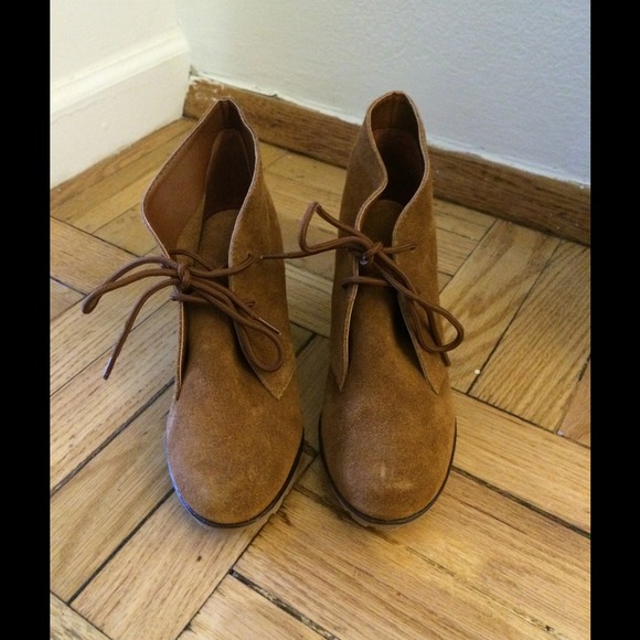Kelsi Dagger Shoes - Kelsi Dagger Tan Suede Wedge Boots Size 6