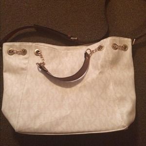 ✨ON HOLD✨ Cream Michael Kors bag