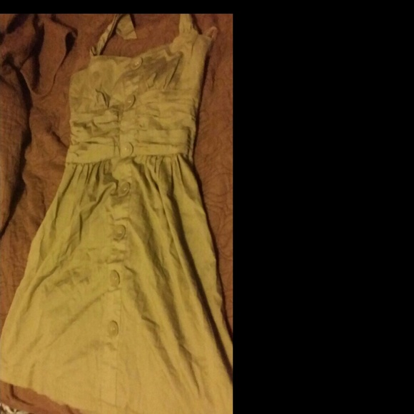 Mega cute green halter dress - Picture 2 of 3