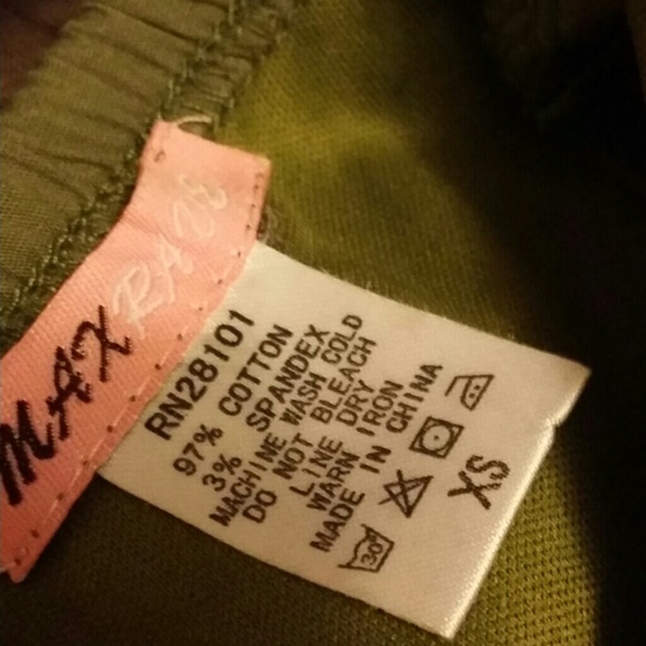 Mega cute green halter dress - Picture 3 of 3