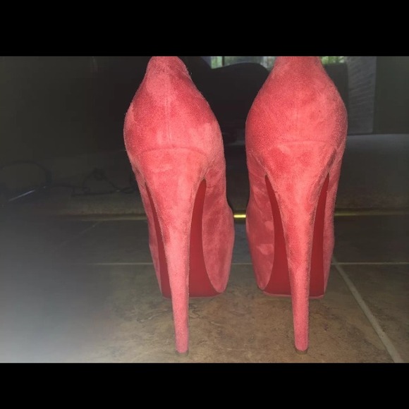 🛑SOLD🛑 Christian Louboutin daffodils - Picture 3 of 4