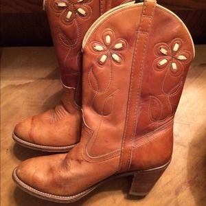 Boots with flower accent