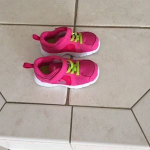 Nike shoes for baby girl : size 8 c