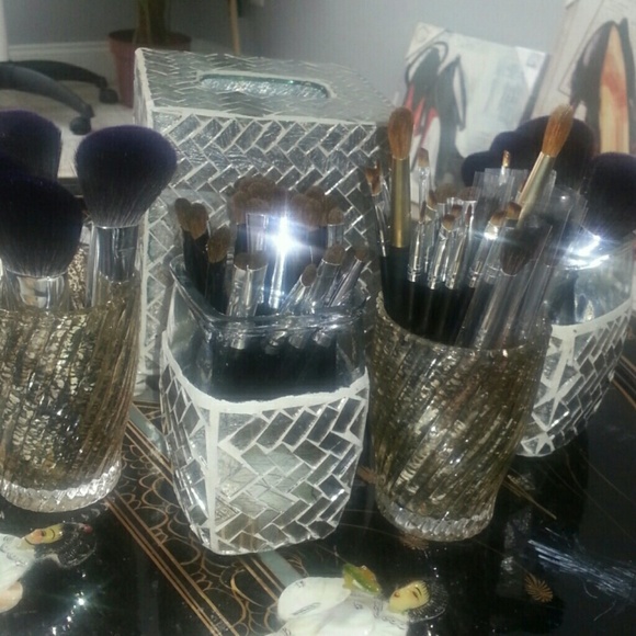 Natural hair make up brushes for sale - Picture 1 of 4