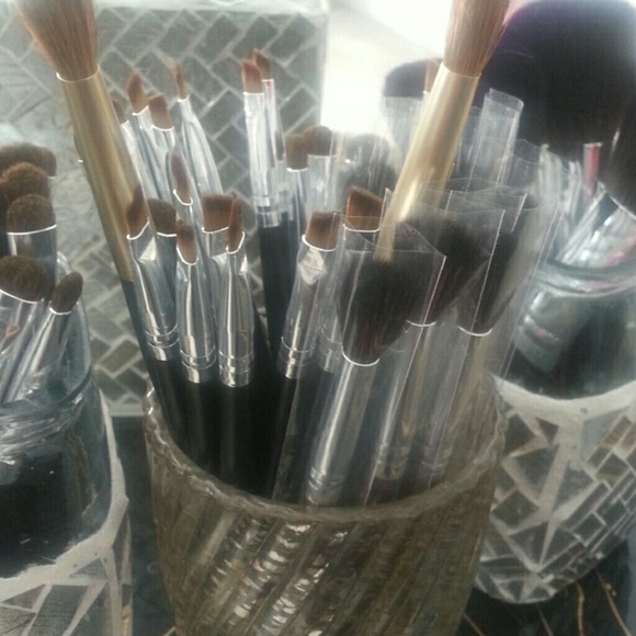 Natural hair make up brushes for sale - Picture 2 of 4