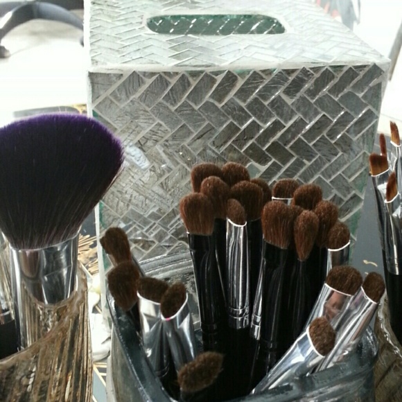 Natural hair make up brushes for sale - Picture 4 of 4
